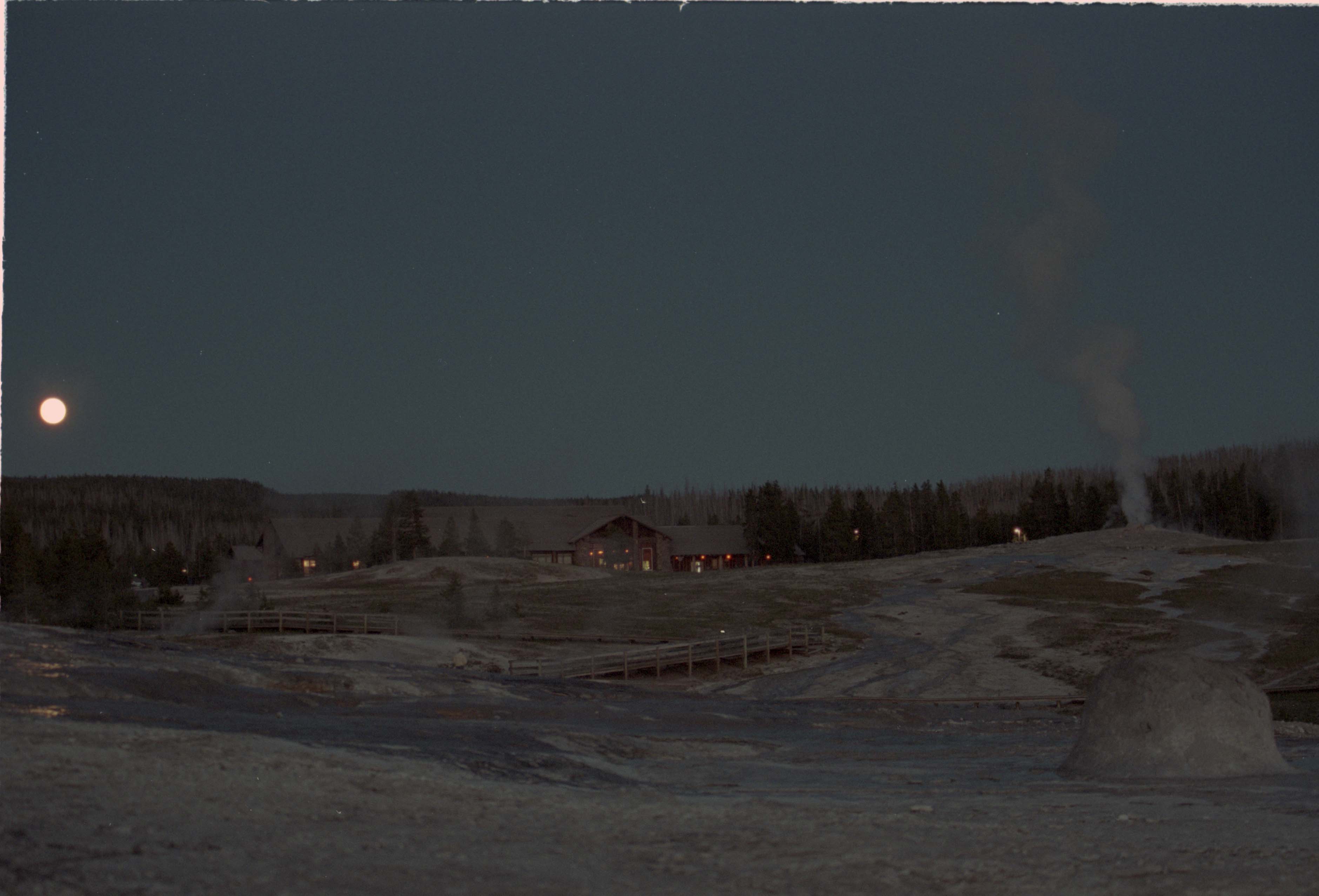 000616 M010 Upper Basin  Moonrise