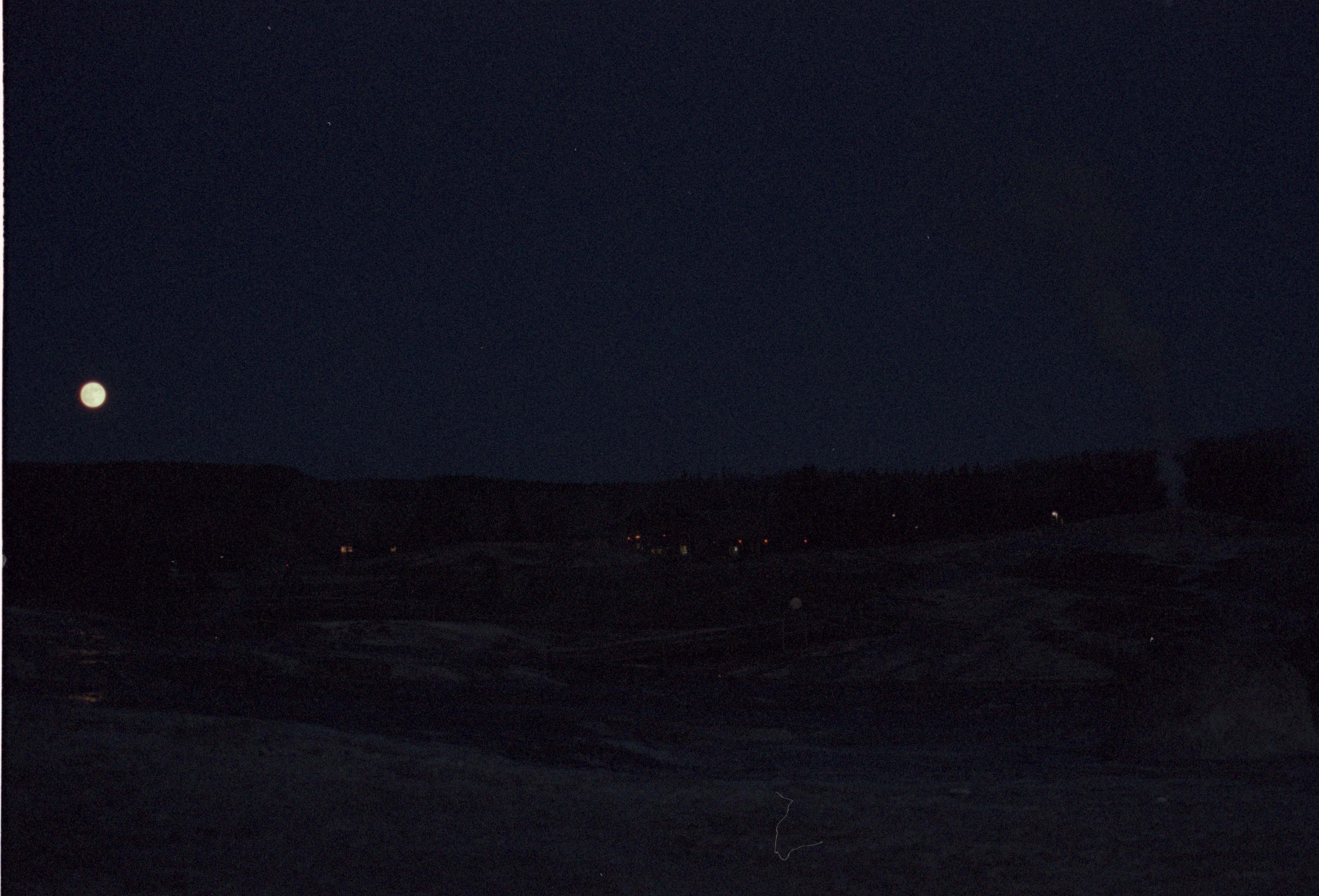 000616 M020 Upper Basin  Moonrise