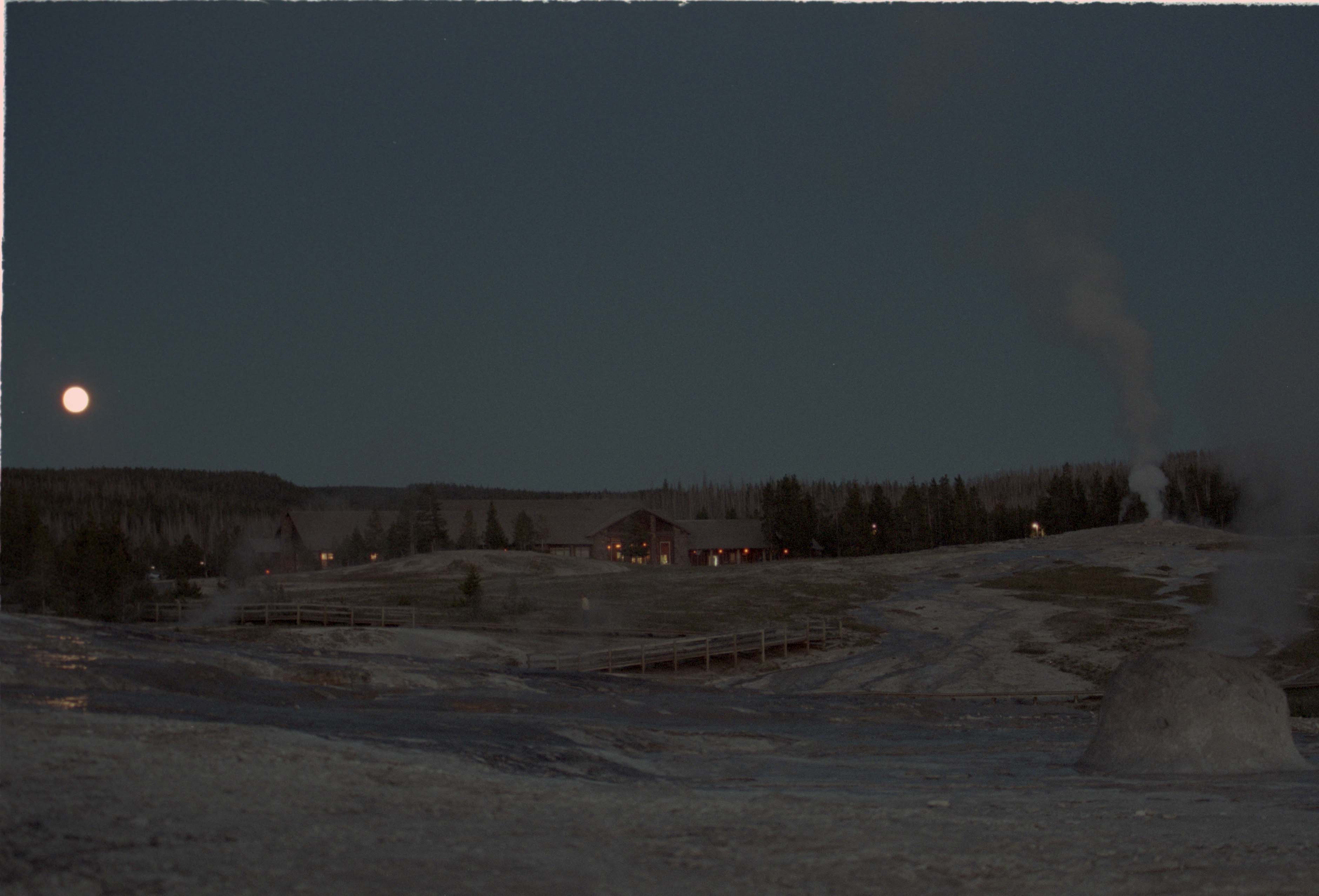 000616 M040 Upper Basin  Moonrise
