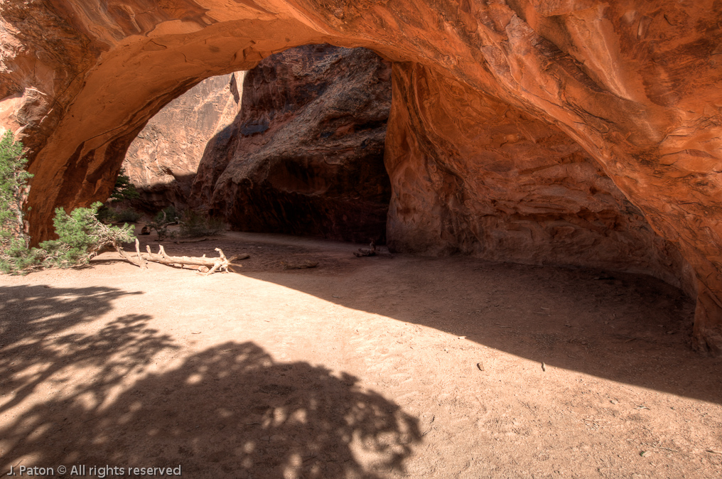 Navajo Arch Exterior HDR   Devils Garden Trail, Arches National Park, Utah